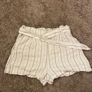 White and black striped shorts with belt. Size M.